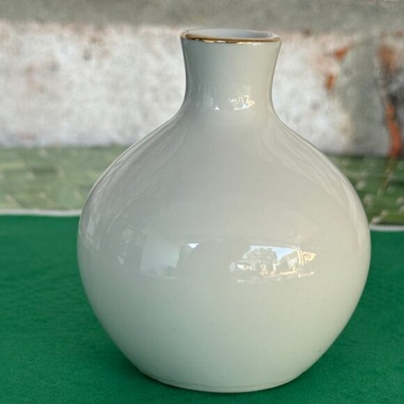 Vintage 1979 Designer's collection Blue Bird Porcelain Vase Gold Trim - Picture 2 of 4